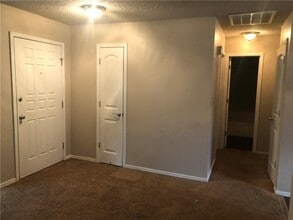 211 S Carl St in Siloam Springs, AR - Building Photo - Building Photo