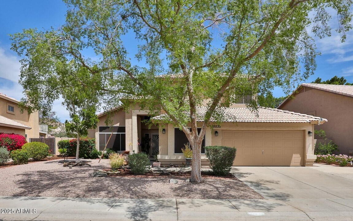 15235 S 30th St in Phoenix, AZ - Foto de edificio