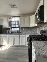 826 E Curtis St in Linden, NJ - Building Photo - Building Photo