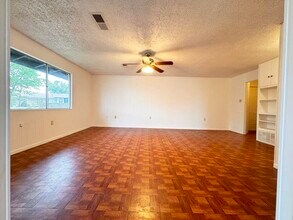 138 Lake Breeze Dr in Buchanan Dam, TX - Building Photo - Building Photo