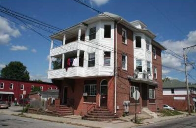 Bldg. 2 in Woonsocket, RI - Foto de edificio