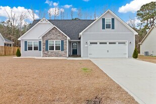 111 Bridgeport Dr in Sneads Ferry, NC - Building Photo