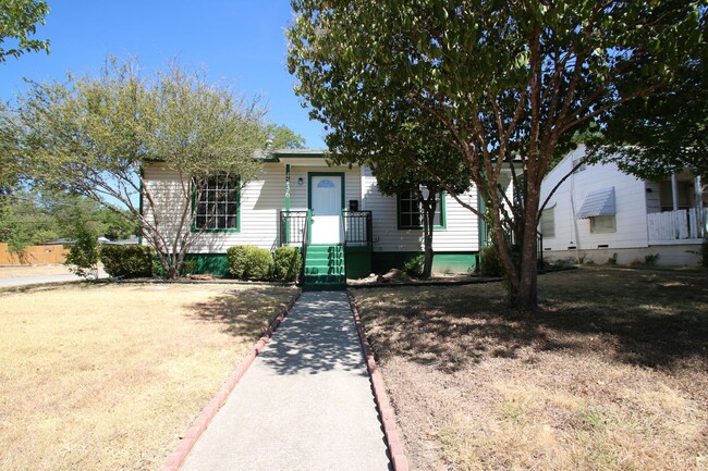 4236 Lisbon St in Fort Worth, TX - Building Photo - Building Photo