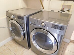 2220 Grant St in Hollywood, FL - Building Photo - Building Photo