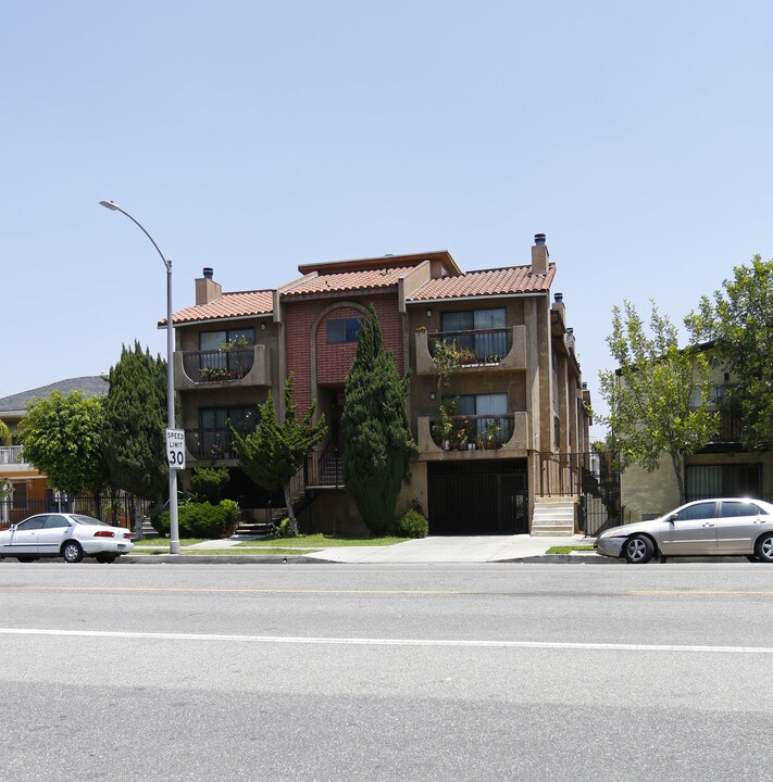 370 S Commonwealth Ave in Los Angeles, CA - Building Photo