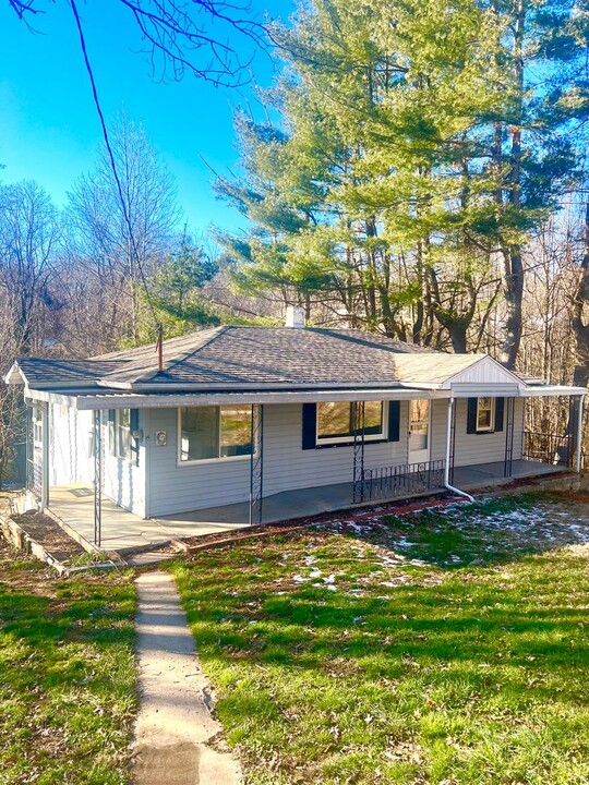 15 Oakcrest Pl in Asheville, NC - Foto de edificio