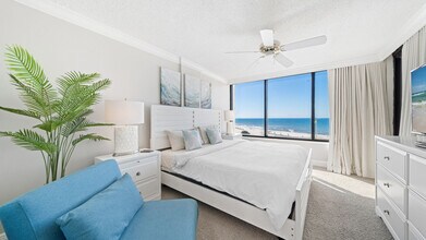 7205 Thomas Dr in Panama City Beach, FL - Building Photo - Building Photo