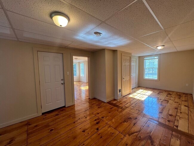 131 School St, Unit 2L in North Brookfield, MA - Building Photo - Building Photo