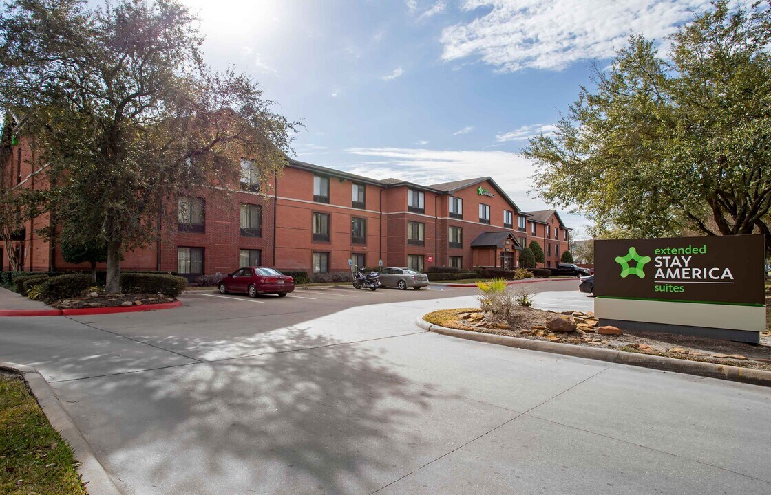 Furnished Studio-Houston Northwest - Hwy. in Houston, TX - Building Photo