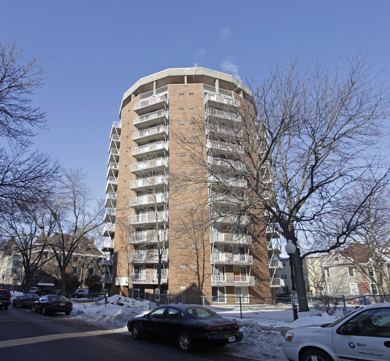 Roundhouse Apartments in Madison, WI - Foto de edificio