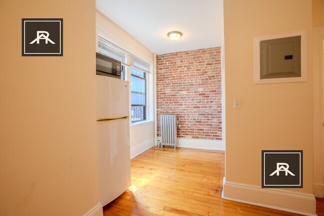 1218 Commonwealth Ave, Unit 7 in Boston, MA - Foto de edificio - Building Photo