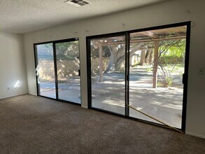 10438 Cozycroft Ave in Chatsworth, CA - Building Photo - Building Photo