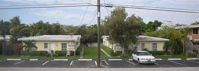 823-825 NE 18th Ave in Fort Lauderdale, FL - Building Photo