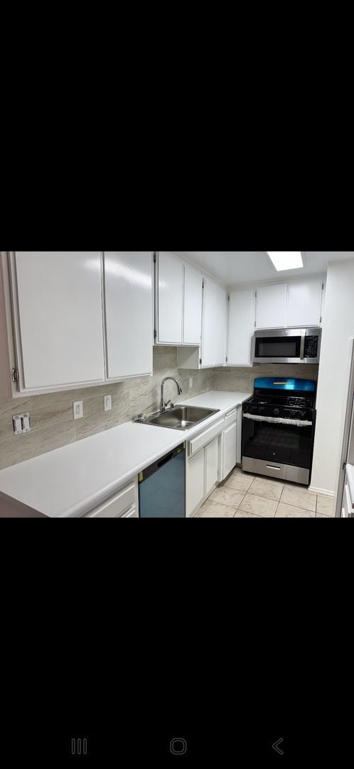 18406 Gresham St in Los Angeles, CA - Building Photo - Building Photo