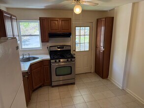 1405 S Main St-Unit -2W in Waterbury, CT - Building Photo - Building Photo