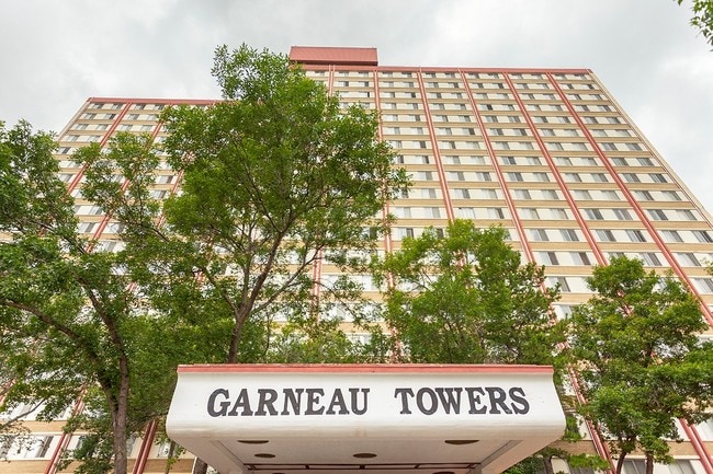 Garneau Towers Apartments in Edmonton, AB - Building Photo - Building Photo