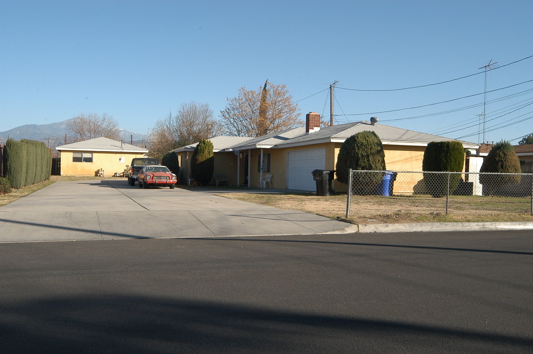 7357 Valaria Dr in San Bernardino, CA - Foto de edificio