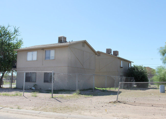 Pueblo Apartments in Phoenix, AZ - Foto de edificio - Building Photo