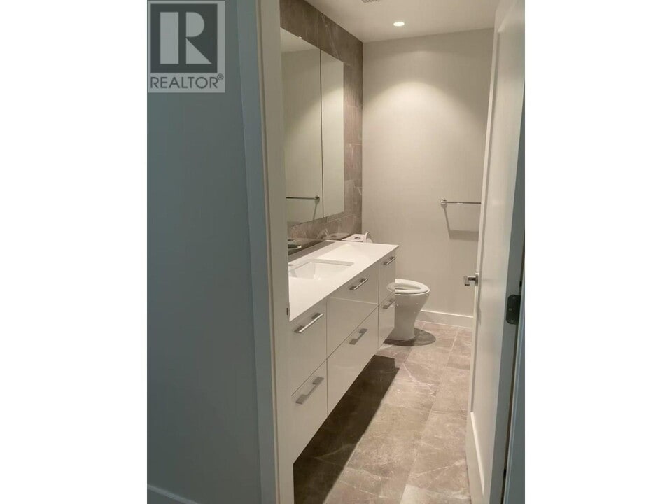 5608-5608 Berton Ave in Vancouver, BC - Building Photo