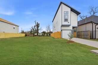 3320 Francis St in Houston, TX - Building Photo - Building Photo