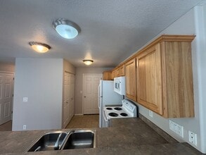 4119 Geranium Loop NE in Salem, OR - Building Photo - Building Photo