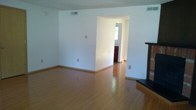 14601 NE 3rd St in Bellevue, WA - Building Photo - Building Photo