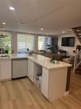 10233 NW 52nd Ln in Doral, FL - Building Photo - Building Photo