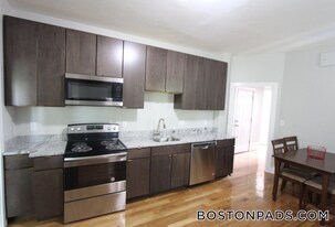94 E Cottage St, Unit 3 in Boston, MA - Building Photo