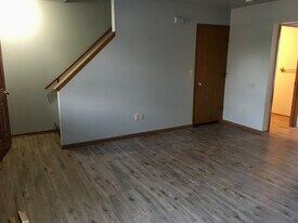 425 E Monroe Ave in Hartford, WI - Building Photo