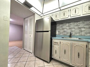 11485 Oakhurst Rd in Largo, FL - Building Photo - Building Photo