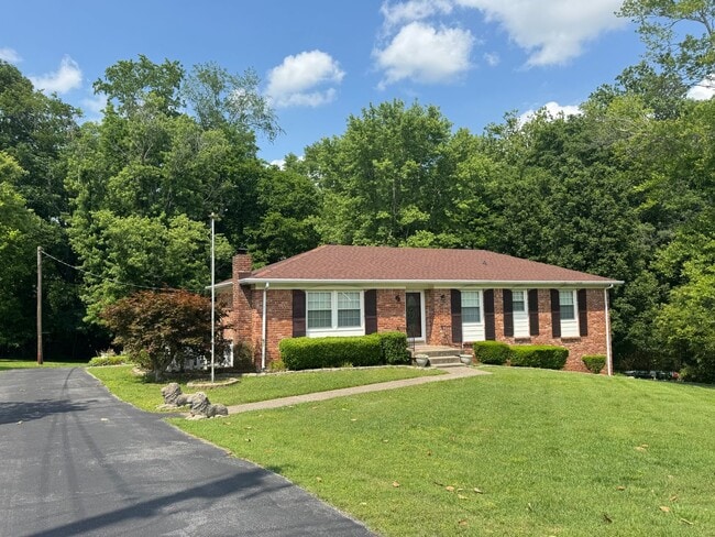 323 Lockert Pl in Clarksville, TN - Building Photo - Building Photo