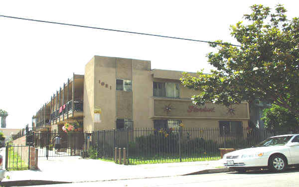 1021 Myrtle Ave in Inglewood, CA - Building Photo