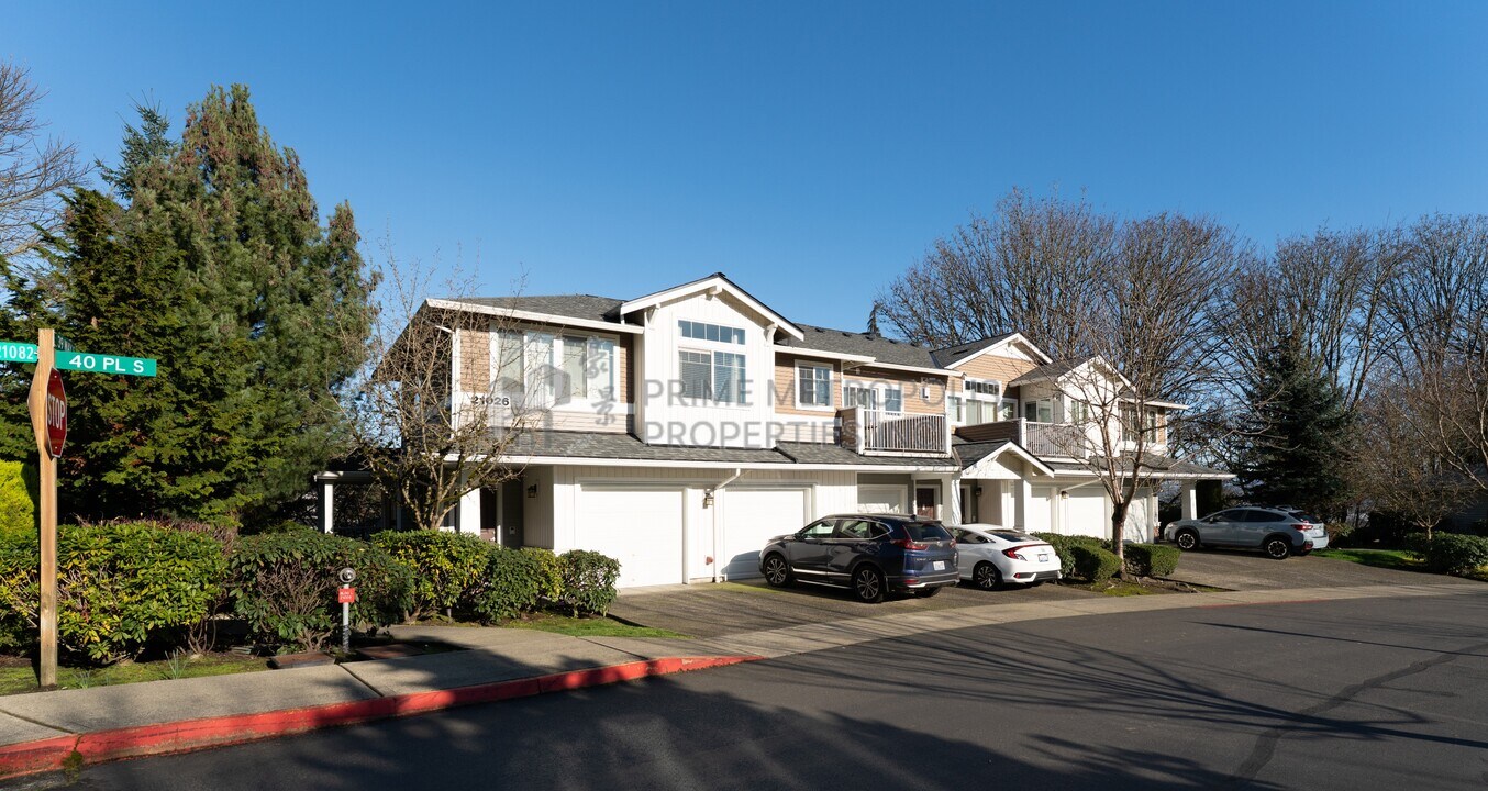 21026 40th Pl S in Seatac, WA - Building Photo