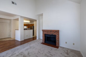 Huntington Ridge Apartments in Denver, CO - Foto de edificio - Interior Photo
