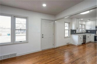 7405 Glenwood Ln in Overland Park, KS - Building Photo - Building Photo