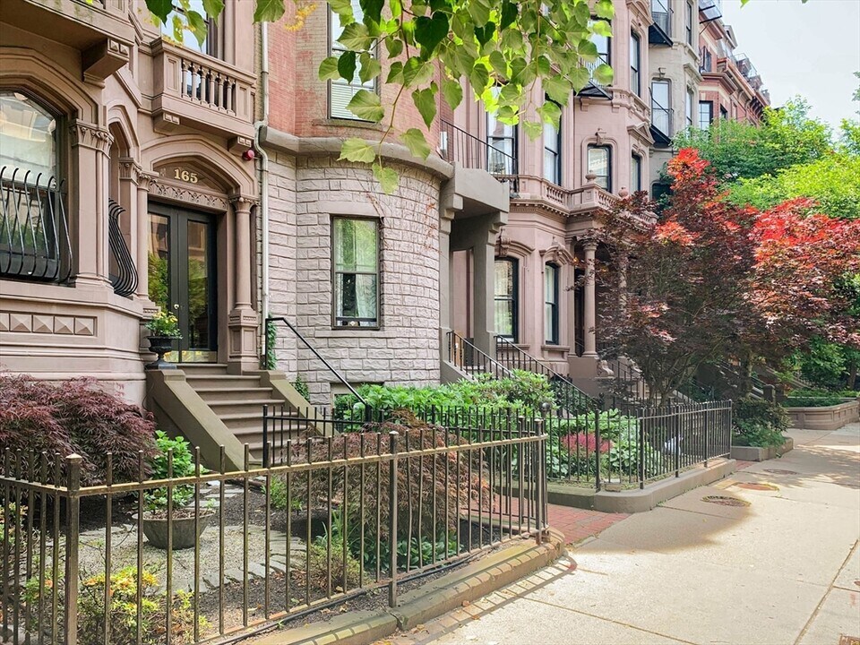 165 Beacon St in Boston, MA - Building Photo