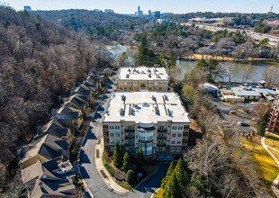 100 Riversedge Dr in Atlanta, GA - Building Photo - Building Photo