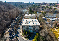 100 Riversedge Dr in Atlanta, GA - Building Photo - Building Photo