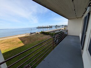 250 Beach Pl in Edmonds, WA - Building Photo - Building Photo