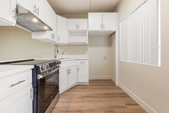 Torrance 44 in Torrance, CA - Foto de edificio - Building Photo