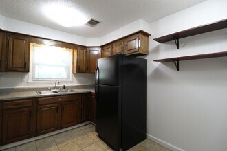 7677 High Dr in Prairie Village, KS - Building Photo - Building Photo