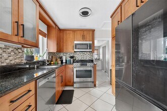 6640 Douglas St in Hollywood, FL - Foto de edificio - Building Photo