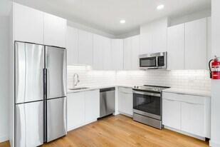 175 W 7th St, Unit 2 Bedroom 0219 in Bayonne, NJ - Building Photo