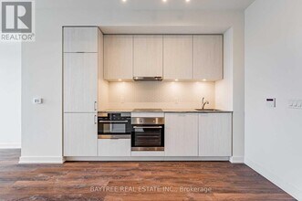 158 Front St E in Toronto, ON - Building Photo - Building Photo