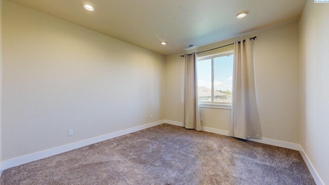 3818 W 48th Ave in Kennewick, WA - Building Photo - Building Photo