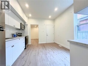 24 Cayuga St in Brantford, ON - Building Photo - Building Photo