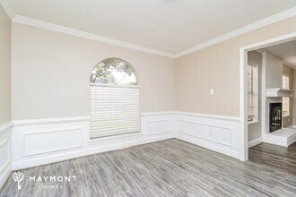 15611 Pebble Bend Dr in Houston, TX - Building Photo - Building Photo