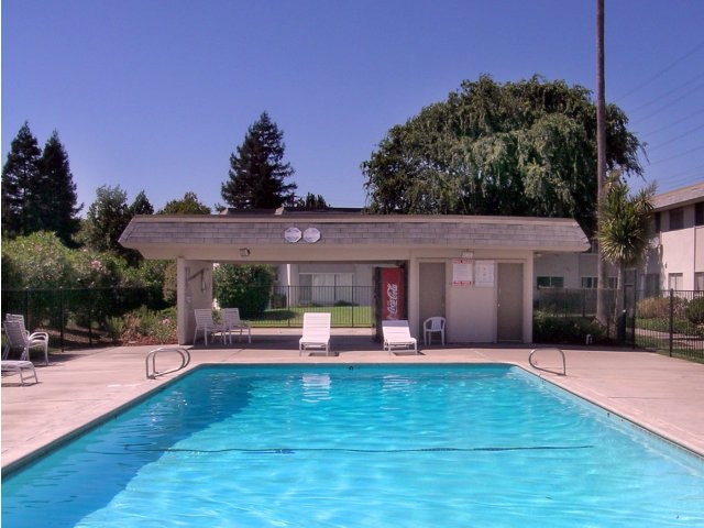 Sun Valley Apartments in Sacramento, CA - Building Photo