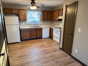 4831 Tama St, Unit 1 in Marion, IA - Building Photo - Building Photo