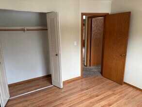 610 Hawthorne Dr, Unit 1 in Omro, WI - Building Photo - Building Photo